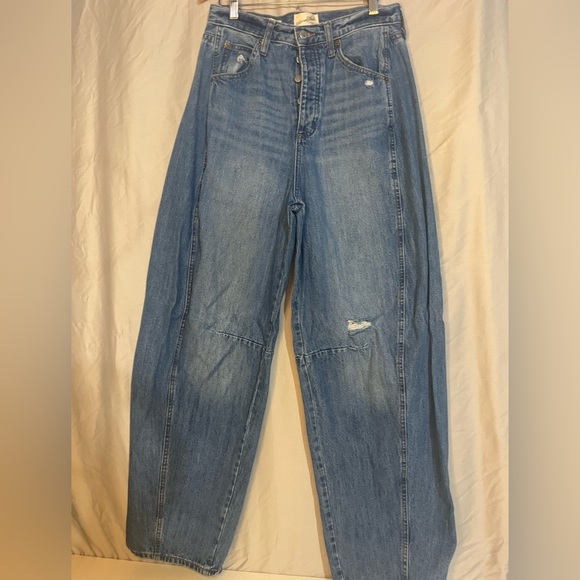 Universal Thread Highest Rise Boyfriend Jeans Barrel Button Fly Jeans size 6/8 - Picture 3 of 10
